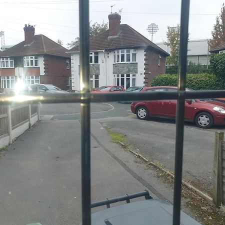 Mother-In-Law Guest House Hotel Leeds ลีดส์ ภายนอก รูปภาพ