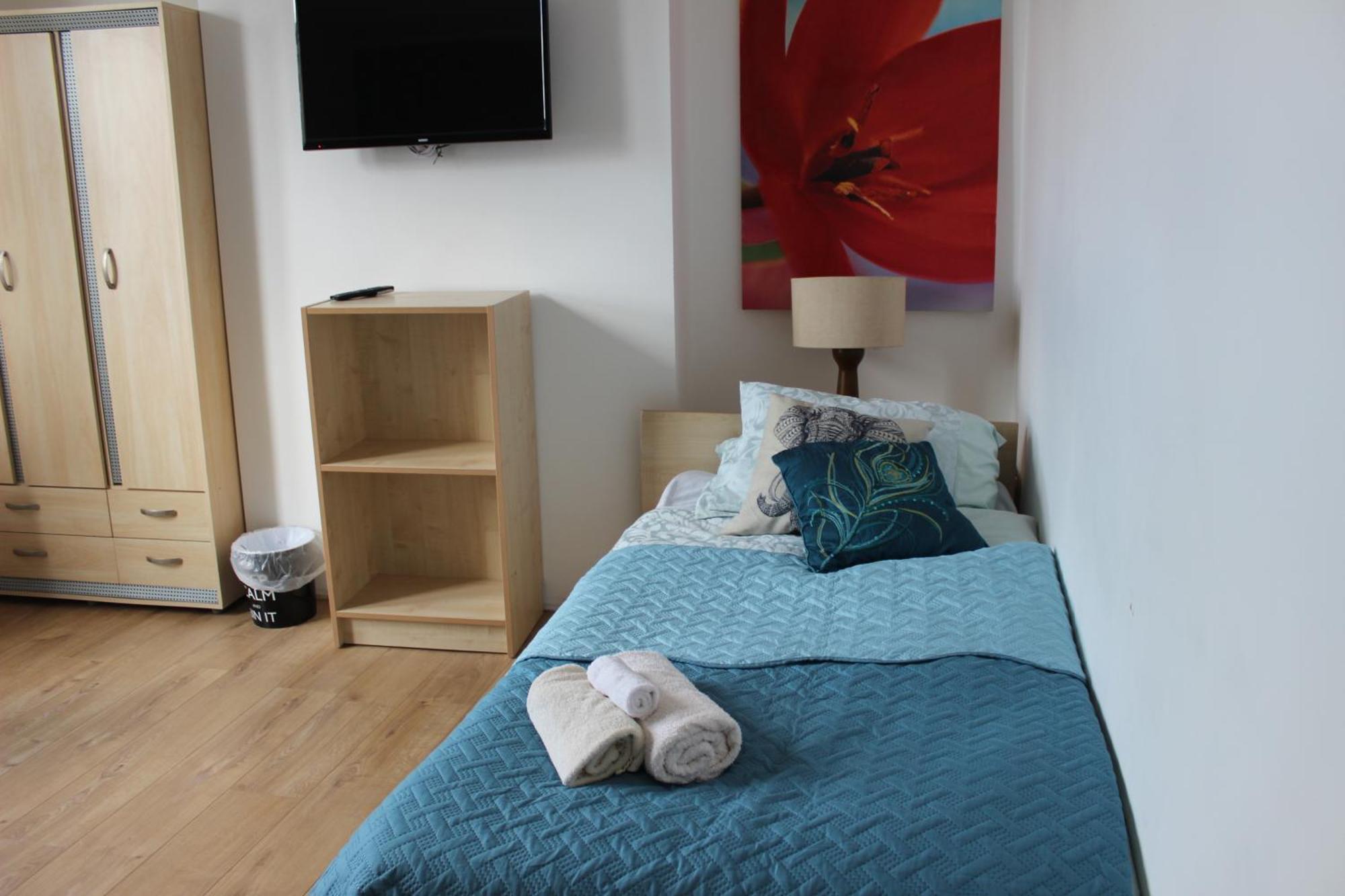Mother-In-Law Guest House Hotel Leeds ลีดส์ ภายนอก รูปภาพ