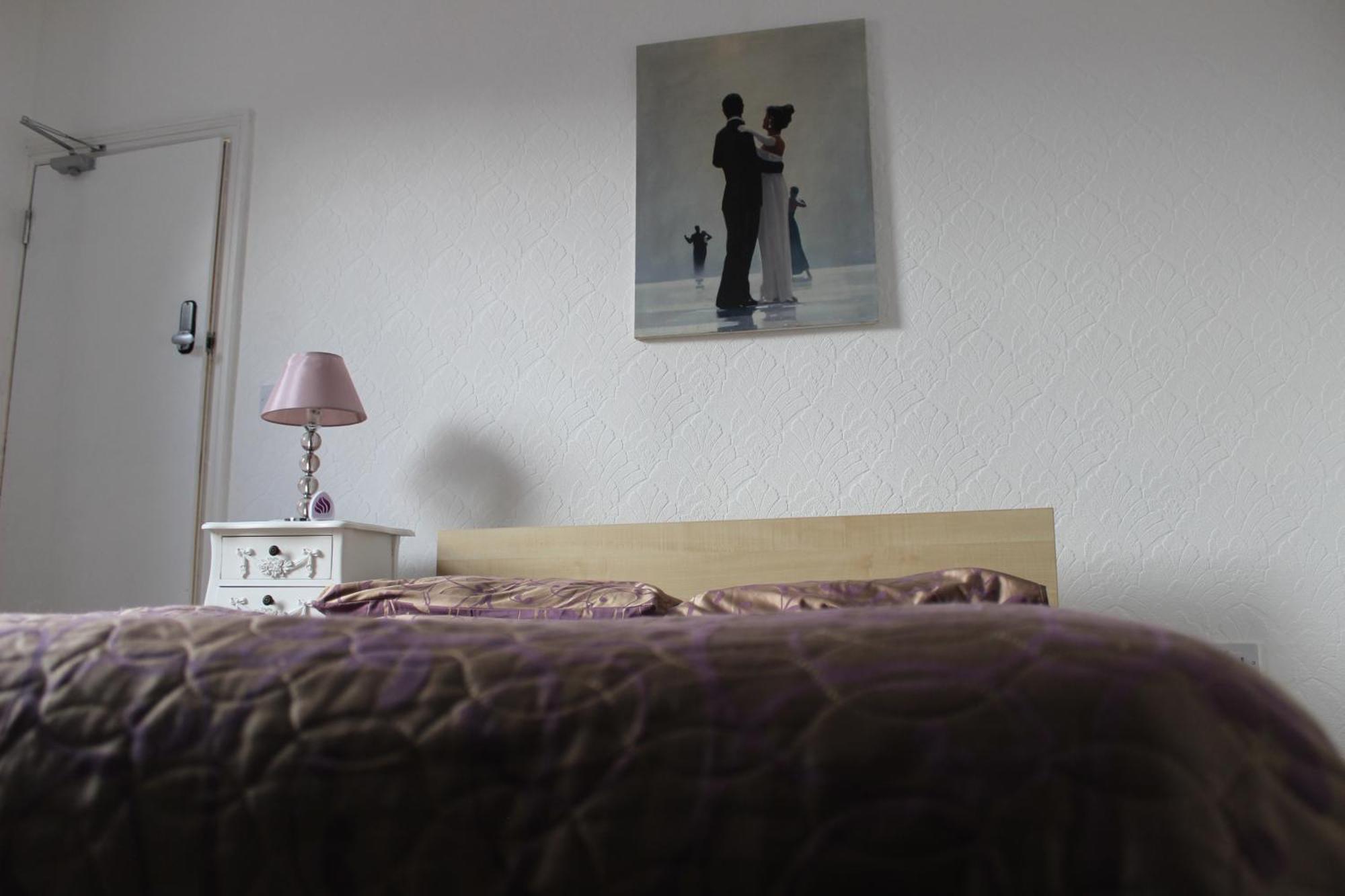 Mother-In-Law Guest House Hotel Leeds ลีดส์ ภายนอก รูปภาพ