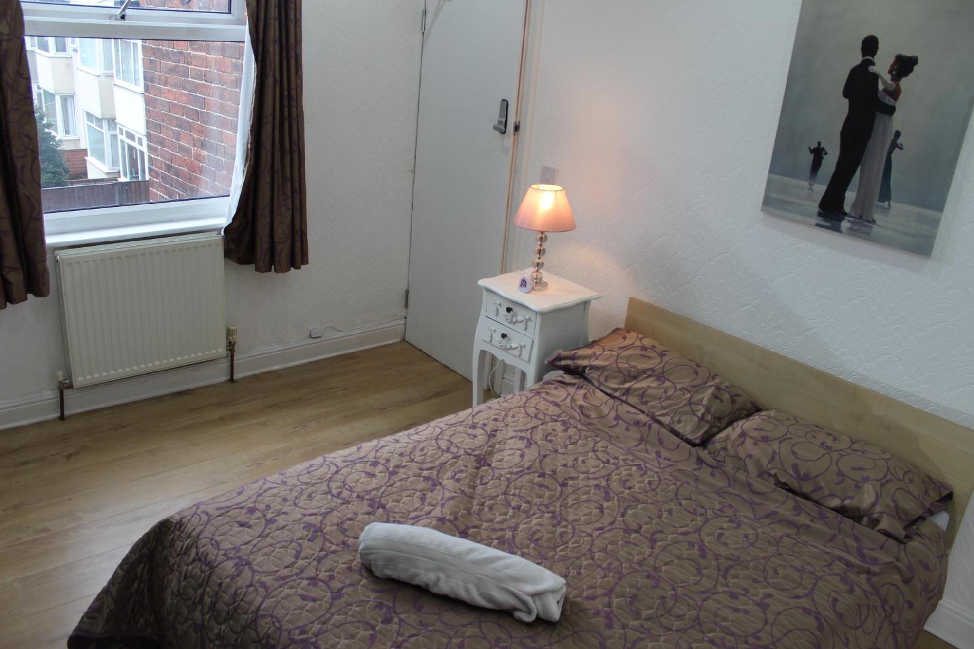 Mother-In-Law Guest House Hotel Leeds ลีดส์ ภายนอก รูปภาพ