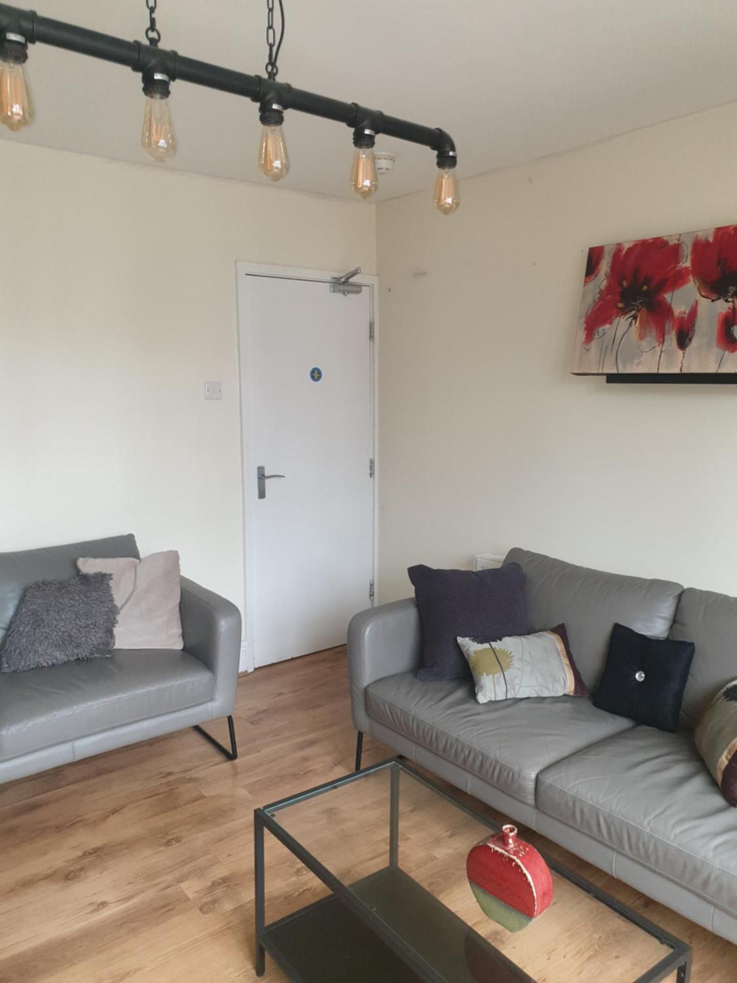 Mother-In-Law Guest House Hotel Leeds ลีดส์ ภายนอก รูปภาพ