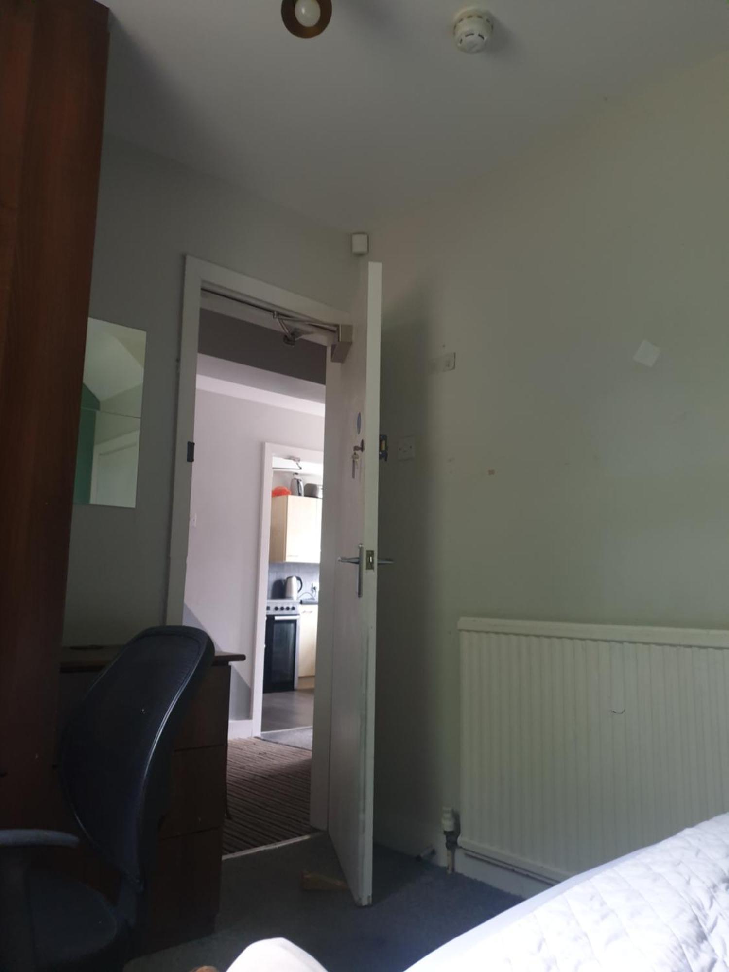Mother-In-Law Guest House Hotel Leeds ลีดส์ ภายนอก รูปภาพ