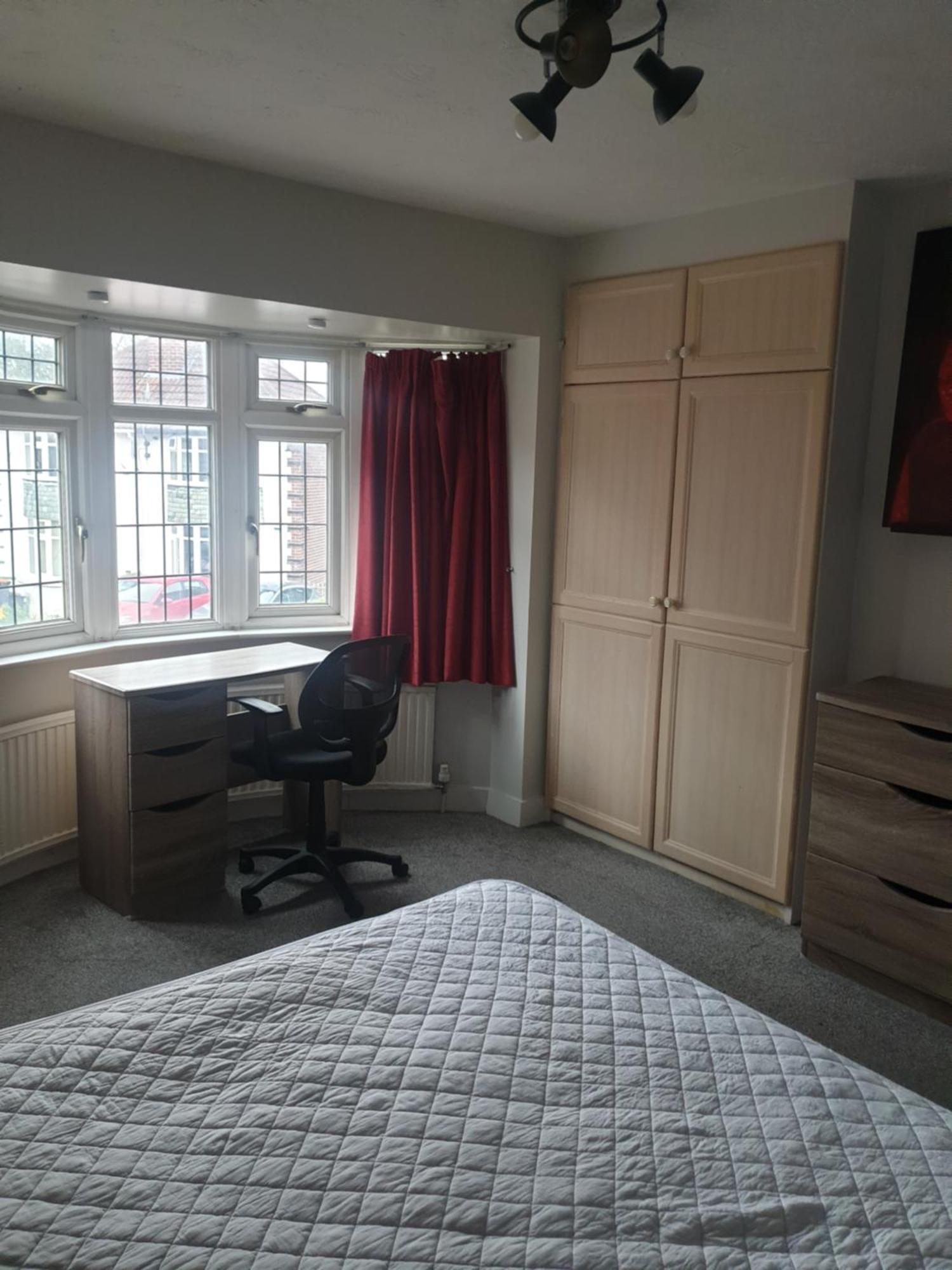 Mother-In-Law Guest House Hotel Leeds ลีดส์ ภายนอก รูปภาพ