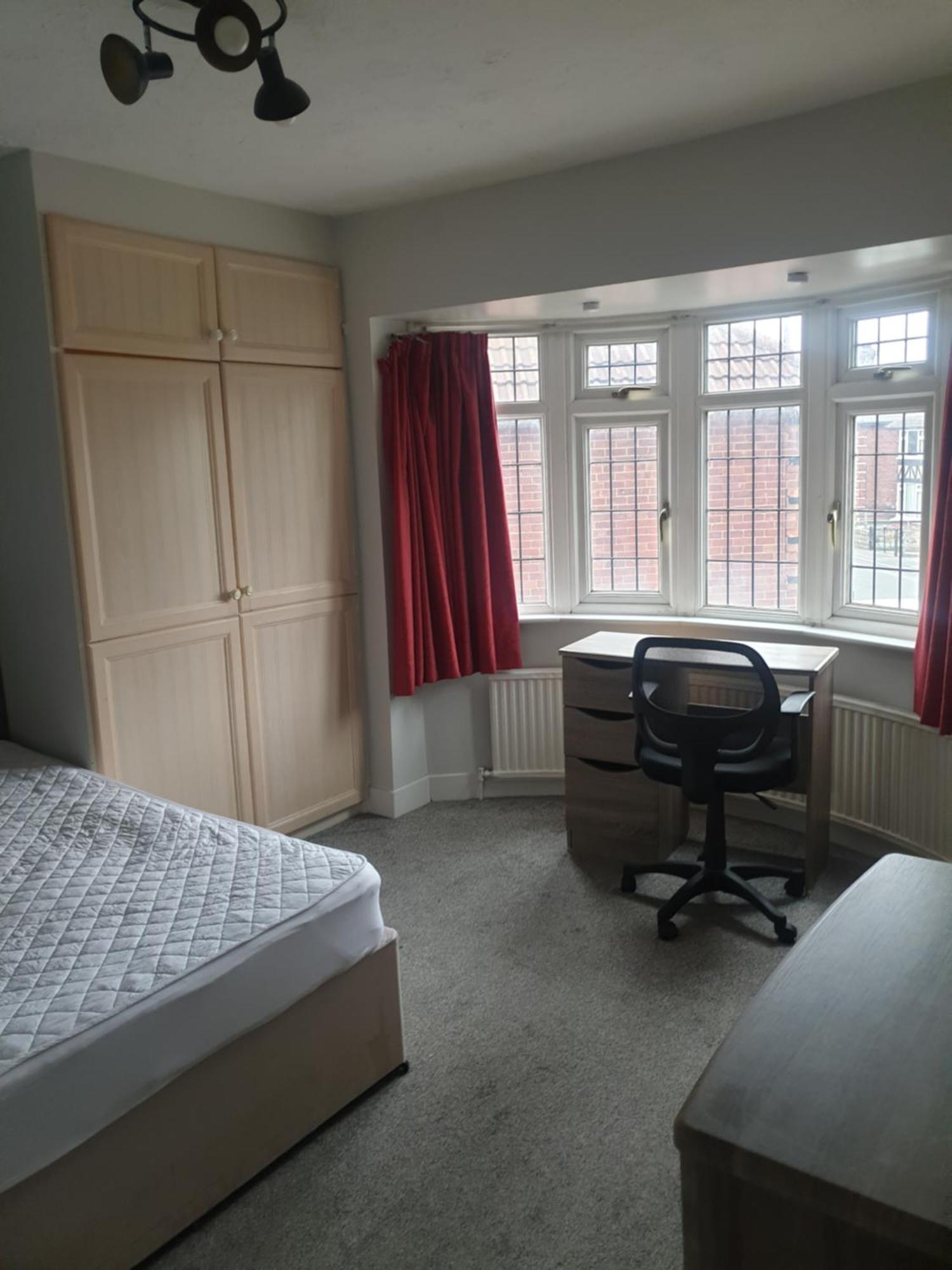 Mother-In-Law Guest House Hotel Leeds ลีดส์ ภายนอก รูปภาพ