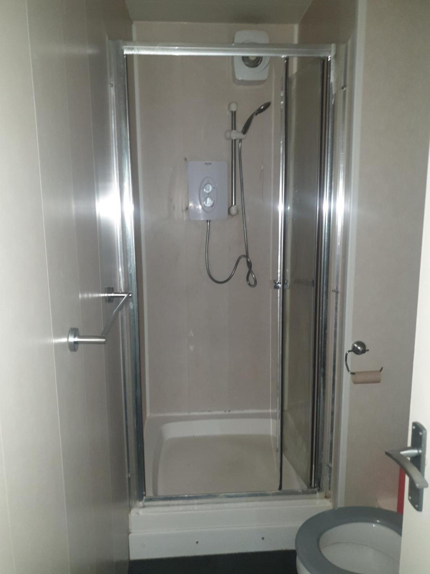 Mother-In-Law Guest House Hotel Leeds ลีดส์ ภายนอก รูปภาพ