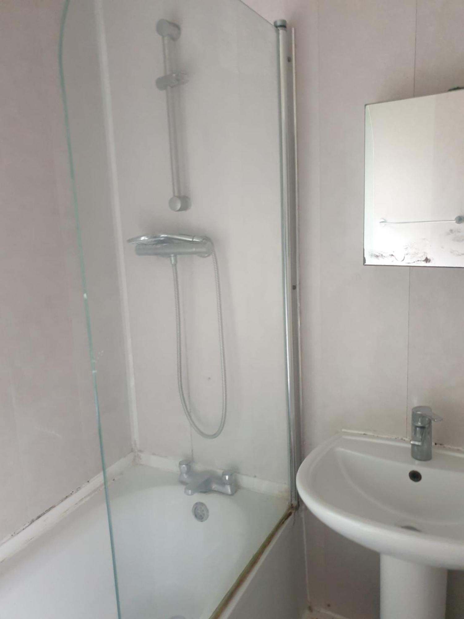 Mother-In-Law Guest House Hotel Leeds ลีดส์ ภายนอก รูปภาพ