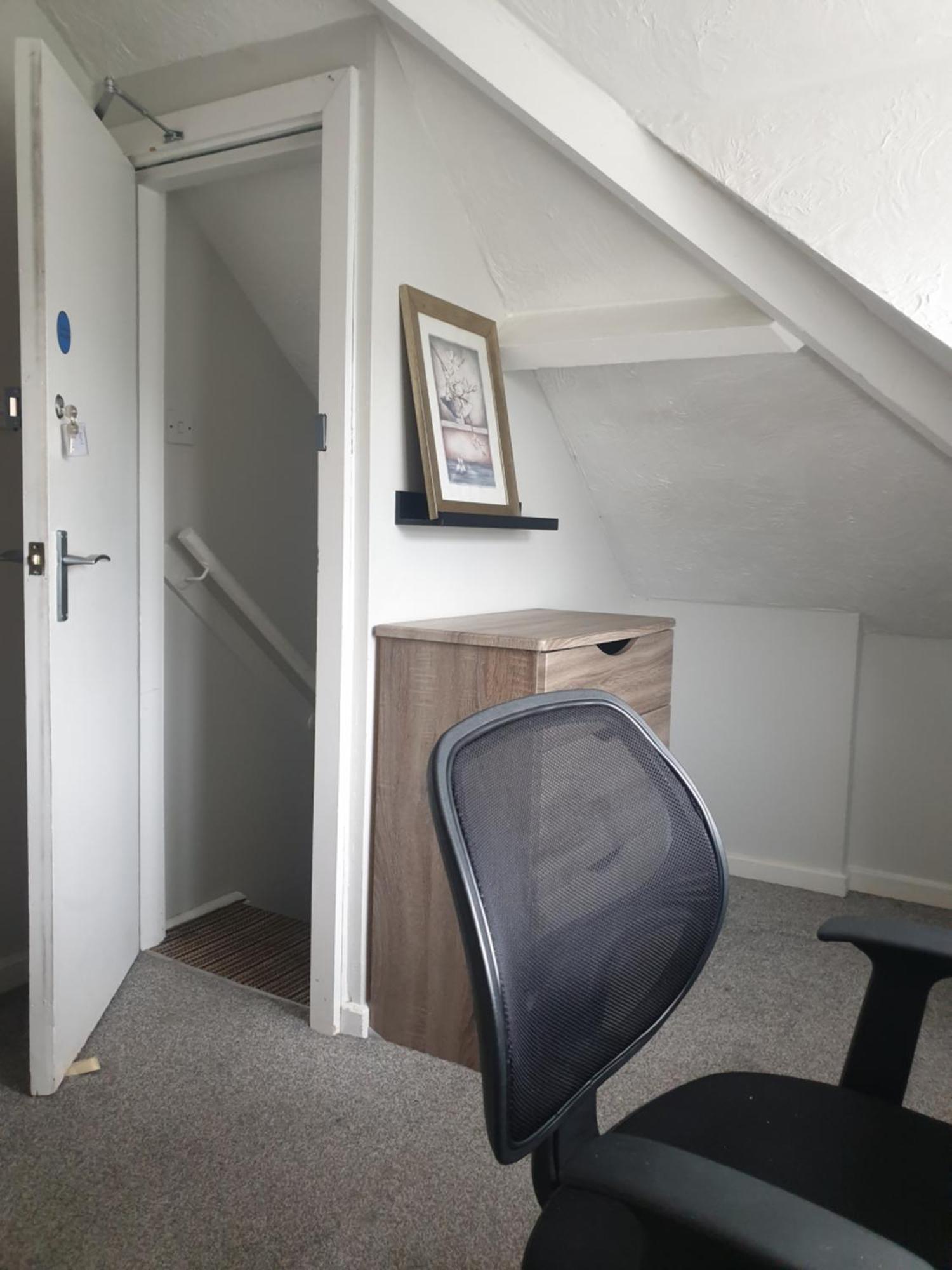 Mother-In-Law Guest House Hotel Leeds ลีดส์ ภายนอก รูปภาพ