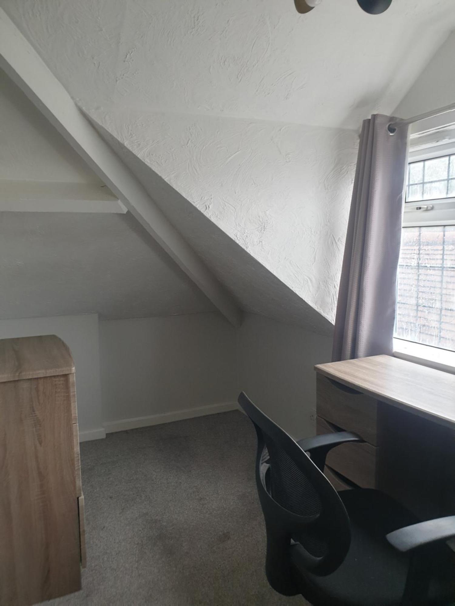 Mother-In-Law Guest House Hotel Leeds ลีดส์ ภายนอก รูปภาพ
