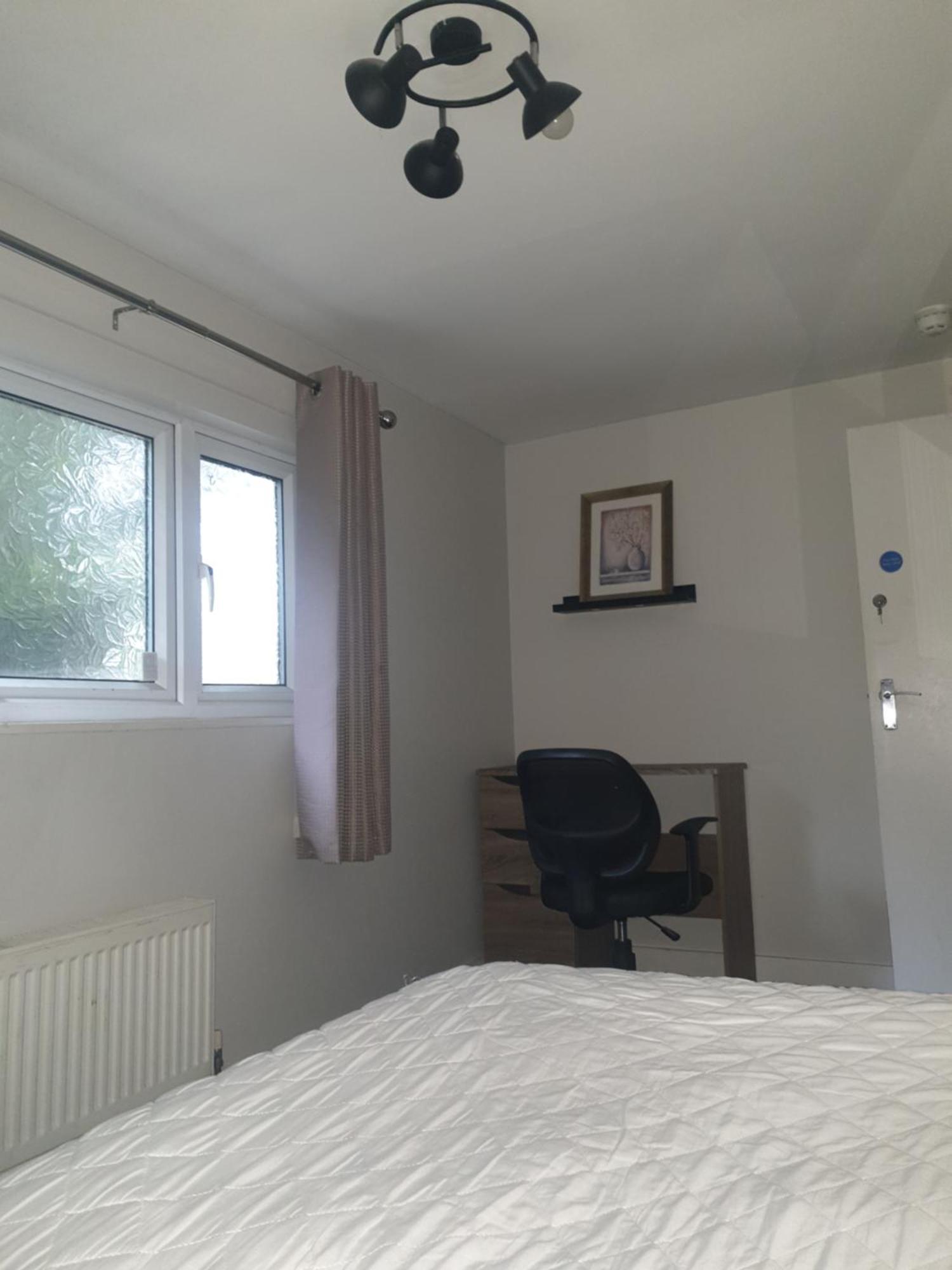 Mother-In-Law Guest House Hotel Leeds ลีดส์ ภายนอก รูปภาพ