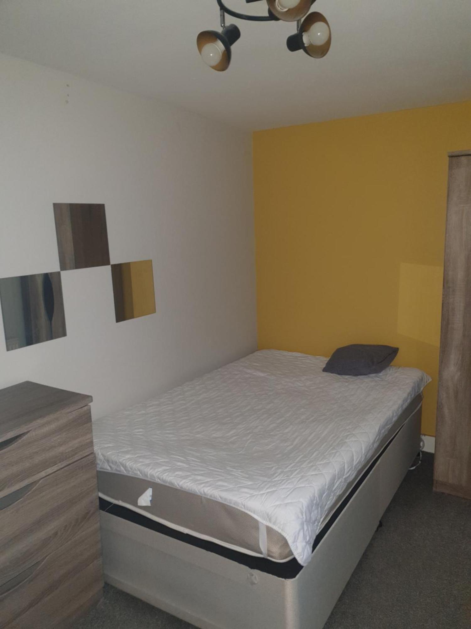 Mother-In-Law Guest House Hotel Leeds ลีดส์ ภายนอก รูปภาพ