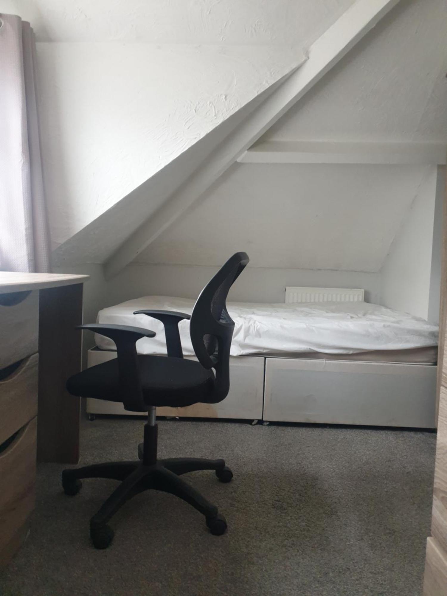 Mother-In-Law Guest House Hotel Leeds ลีดส์ ภายนอก รูปภาพ