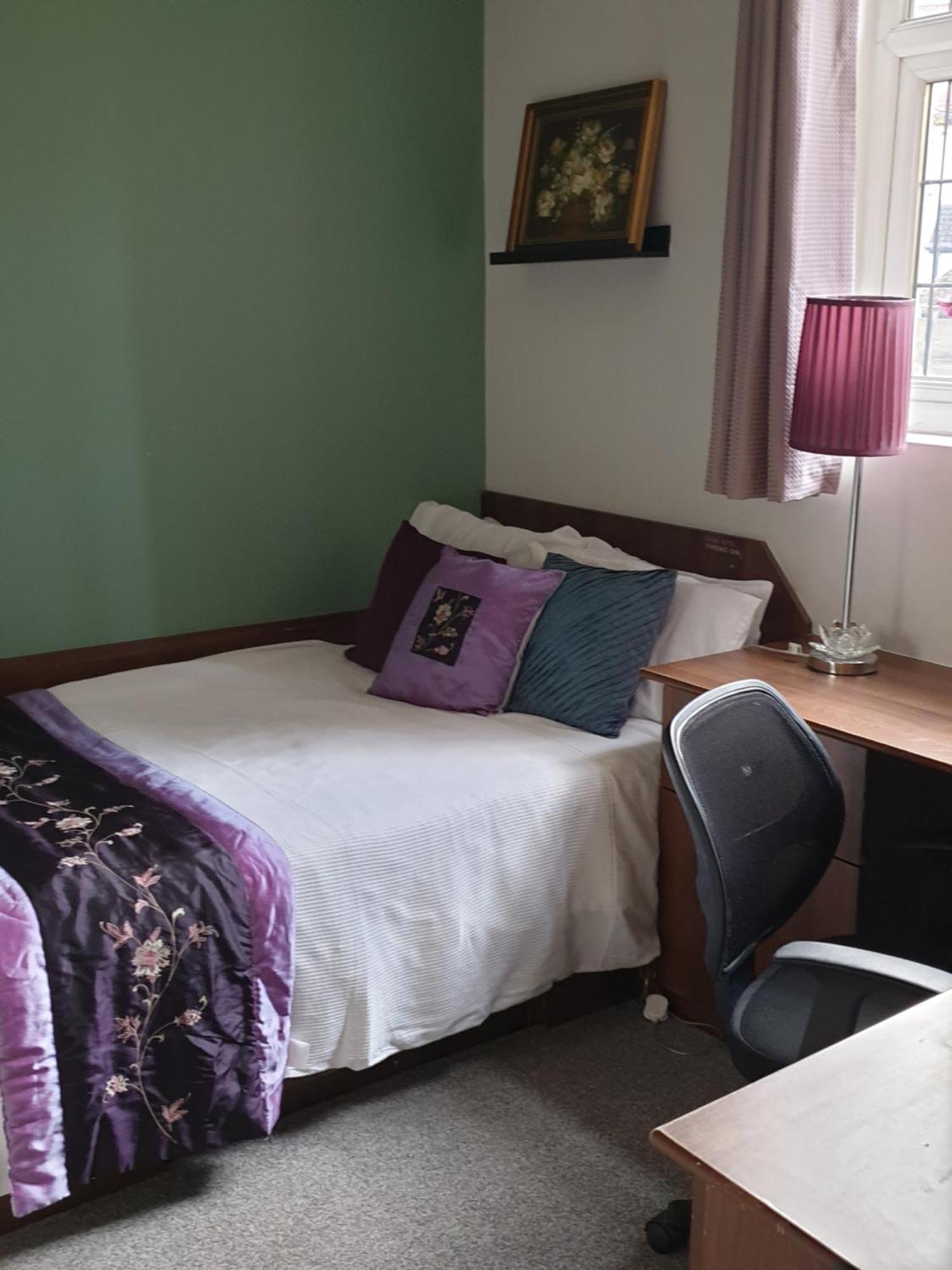 Mother-In-Law Guest House Hotel Leeds ลีดส์ ภายนอก รูปภาพ