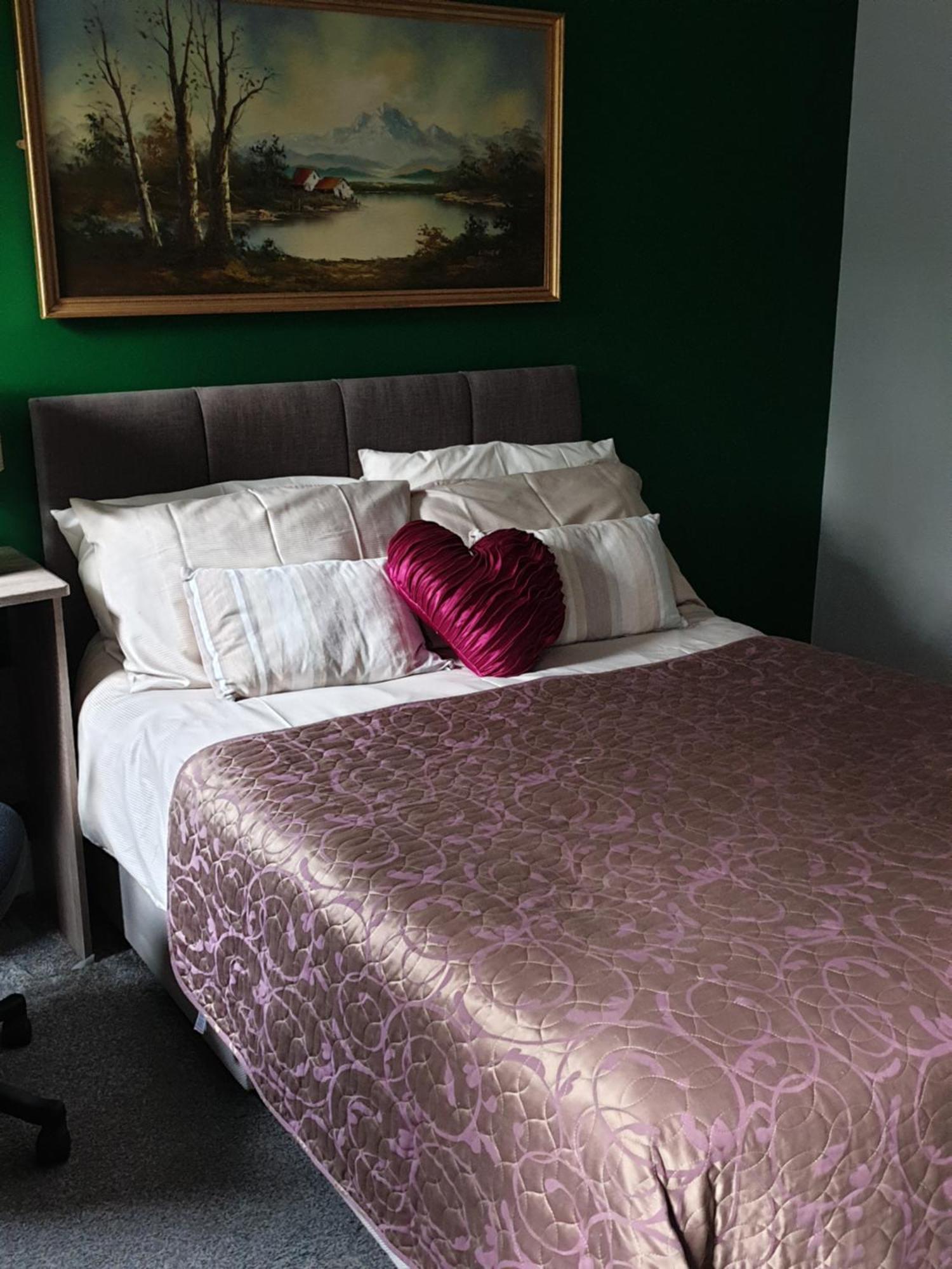 Mother-In-Law Guest House Hotel Leeds ลีดส์ ภายนอก รูปภาพ