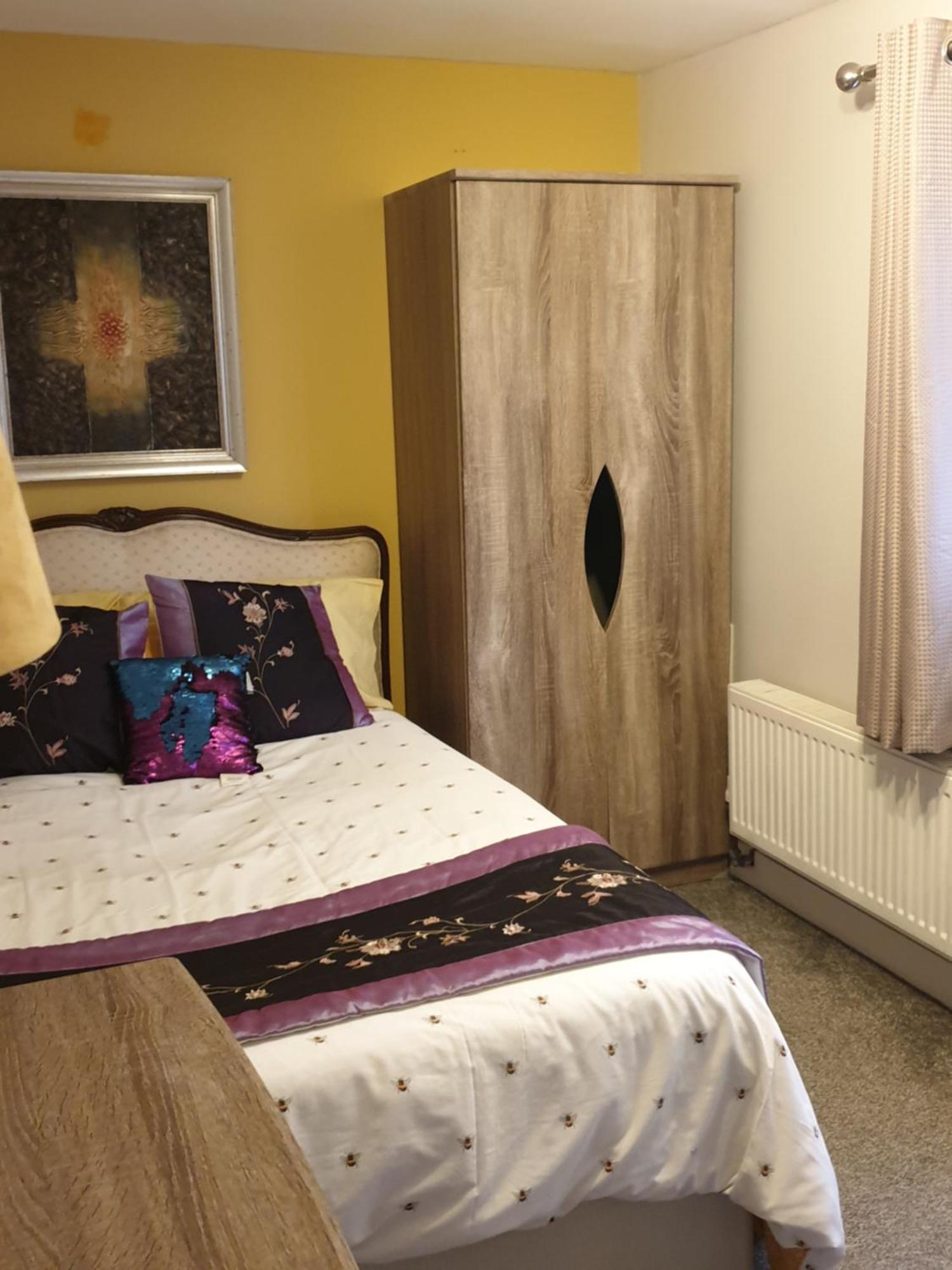 Mother-In-Law Guest House Hotel Leeds ลีดส์ ภายนอก รูปภาพ